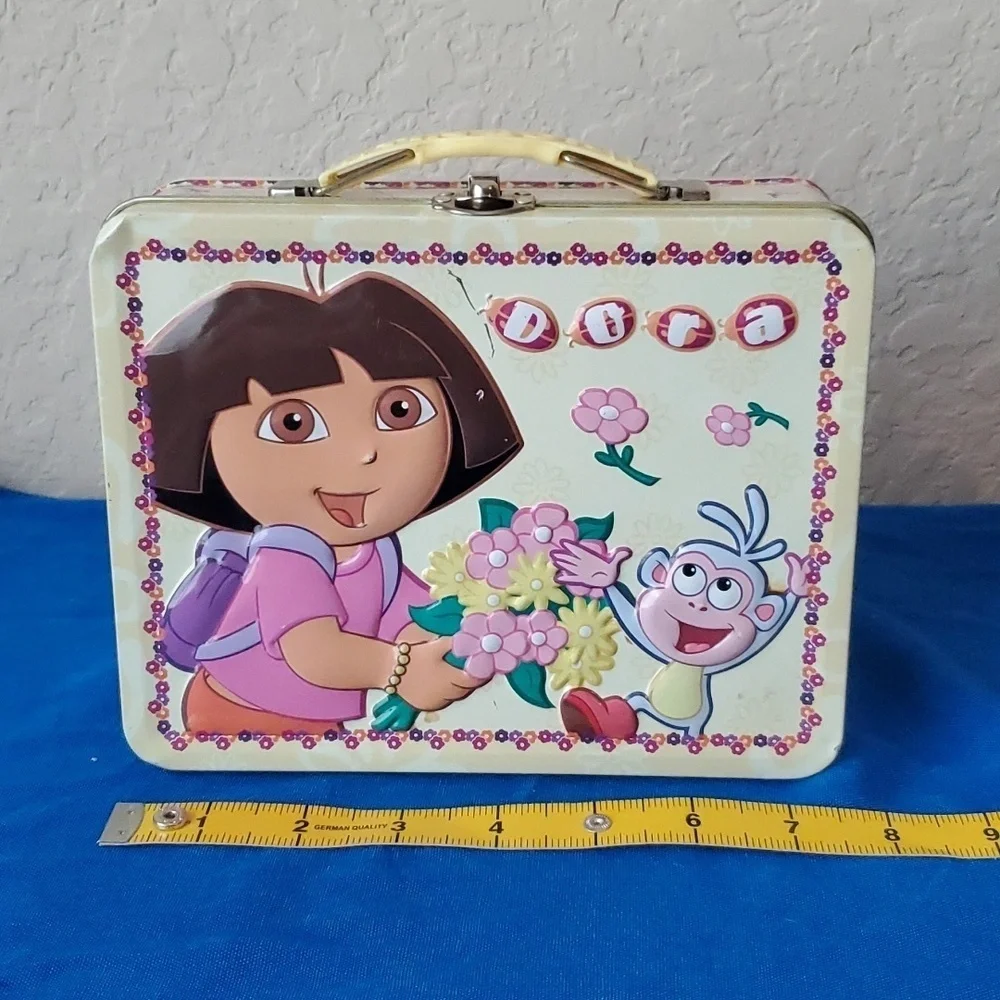 2005 Dora the Explorer tin box metal lunch box Beauty in Bloom